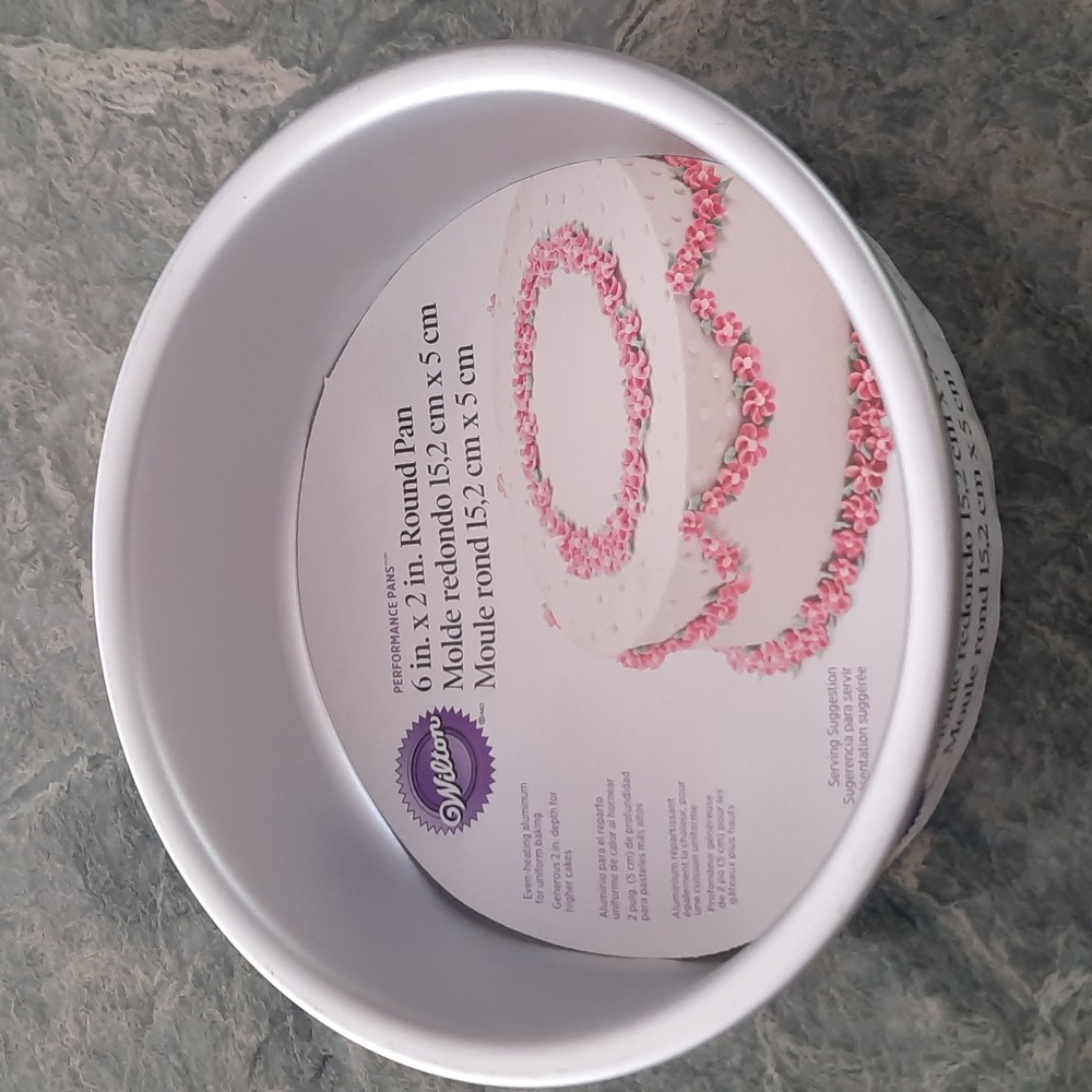 Wilton small cake pan nwt